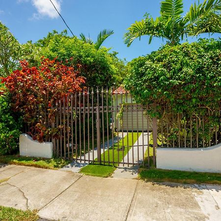 Entire Private Beautiful 2 Bedroom Plus Den House With Gated Front&Back Yard And Free Parking 10Min Drive To Miami Beach Zewnętrze zdjęcie