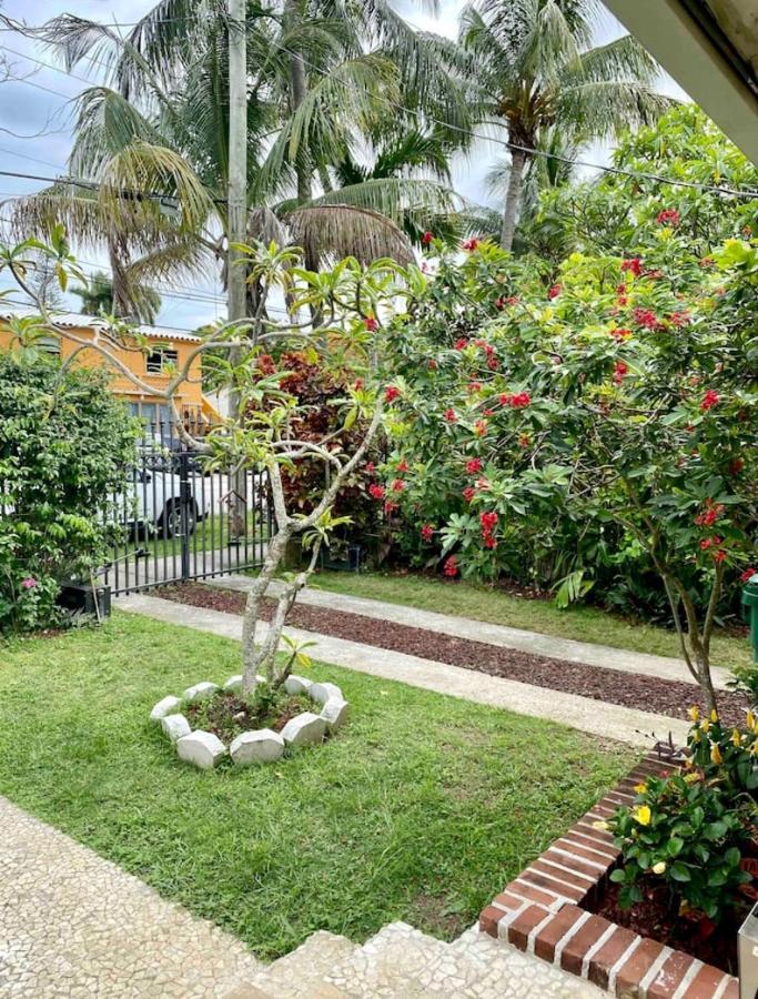 Entire Private Beautiful 2 Bedroom Plus Den House With Gated Front&Back Yard And Free Parking 10Min Drive To Miami Beach Zewnętrze zdjęcie