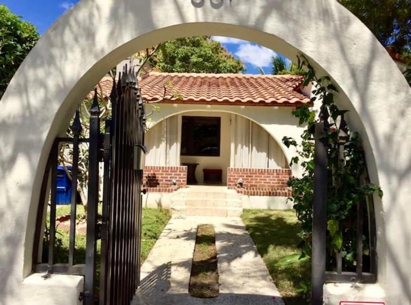 Entire Private Beautiful 2 Bedroom Plus Den House With Gated Front&Back Yard And Free Parking 10Min Drive To Miami Beach Zewnętrze zdjęcie