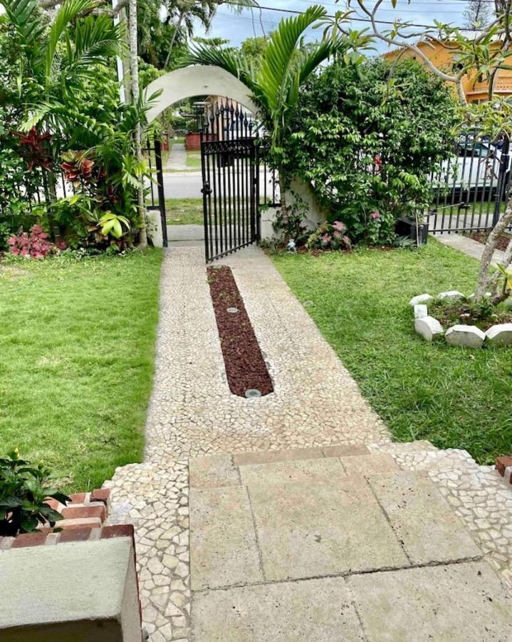 Entire Private Beautiful 2 Bedroom Plus Den House With Gated Front&Back Yard And Free Parking 10Min Drive To Miami Beach Zewnętrze zdjęcie