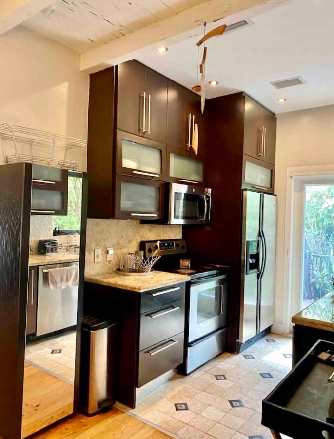 Entire Private Beautiful 2 Bedroom Plus Den House With Gated Front&Back Yard And Free Parking 10Min Drive To Miami Beach Zewnętrze zdjęcie