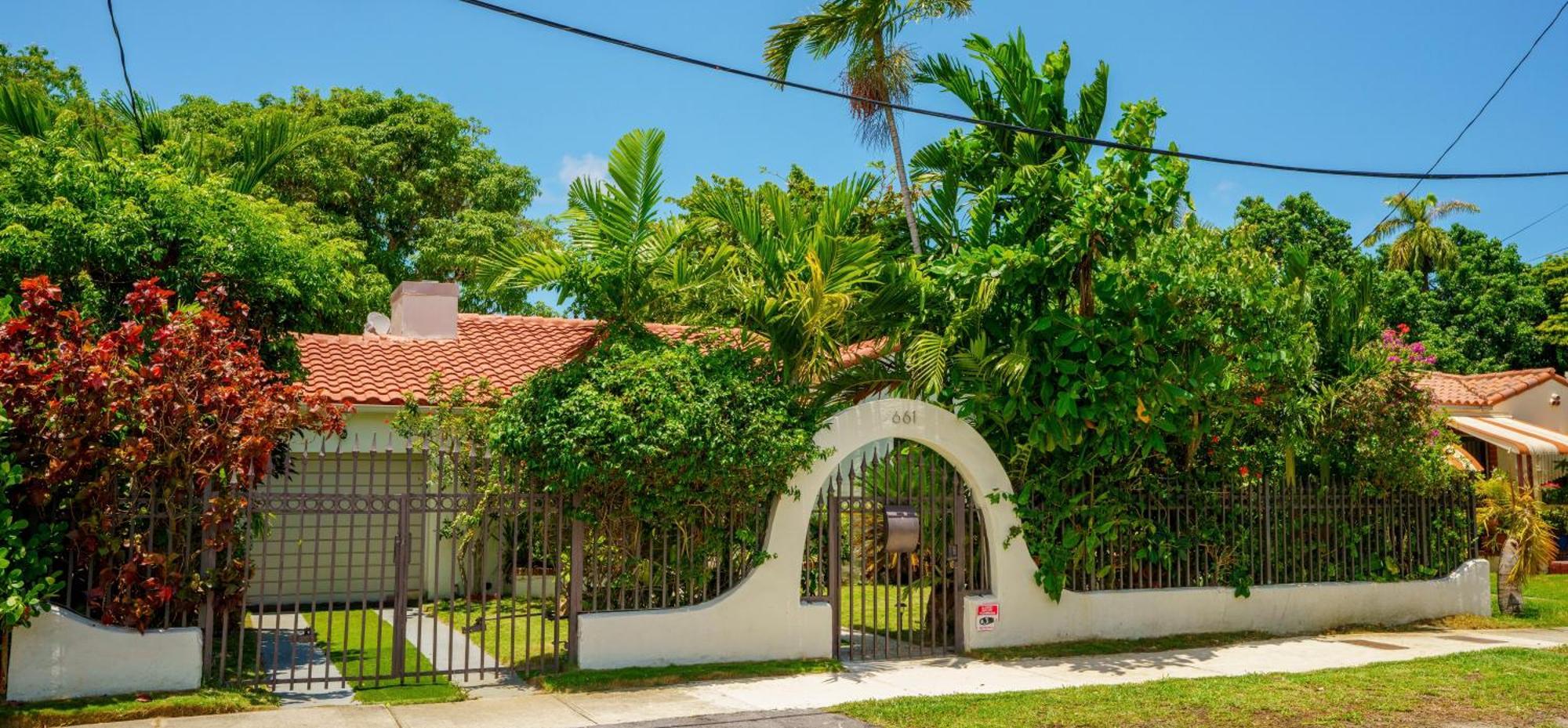 Entire Private Beautiful 2 Bedroom Plus Den House With Gated Front&Back Yard And Free Parking 10Min Drive To Miami Beach Zewnętrze zdjęcie