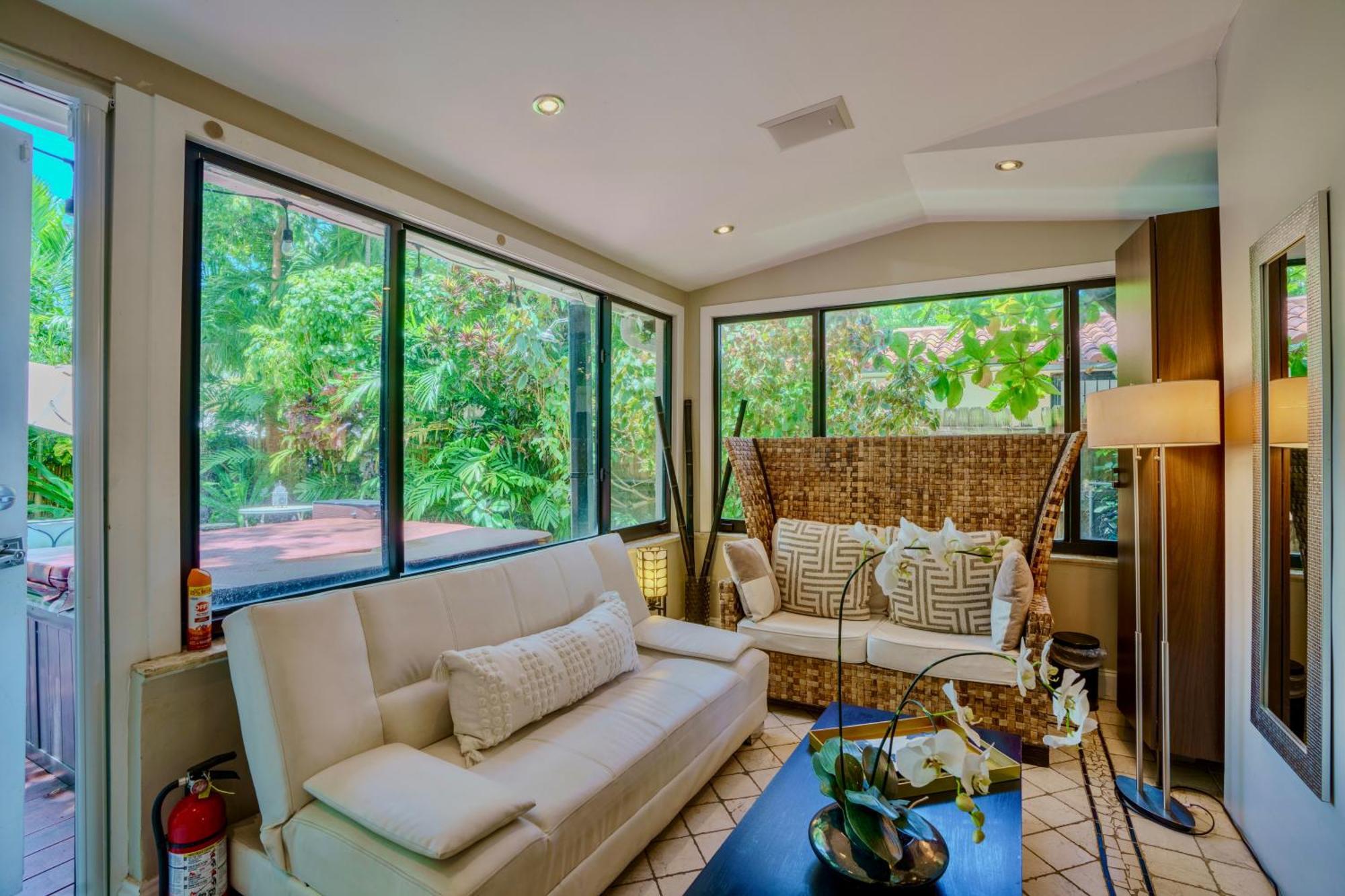 Entire Private Beautiful 2 Bedroom Plus Den House With Gated Front&Back Yard And Free Parking 10Min Drive To Miami Beach Zewnętrze zdjęcie