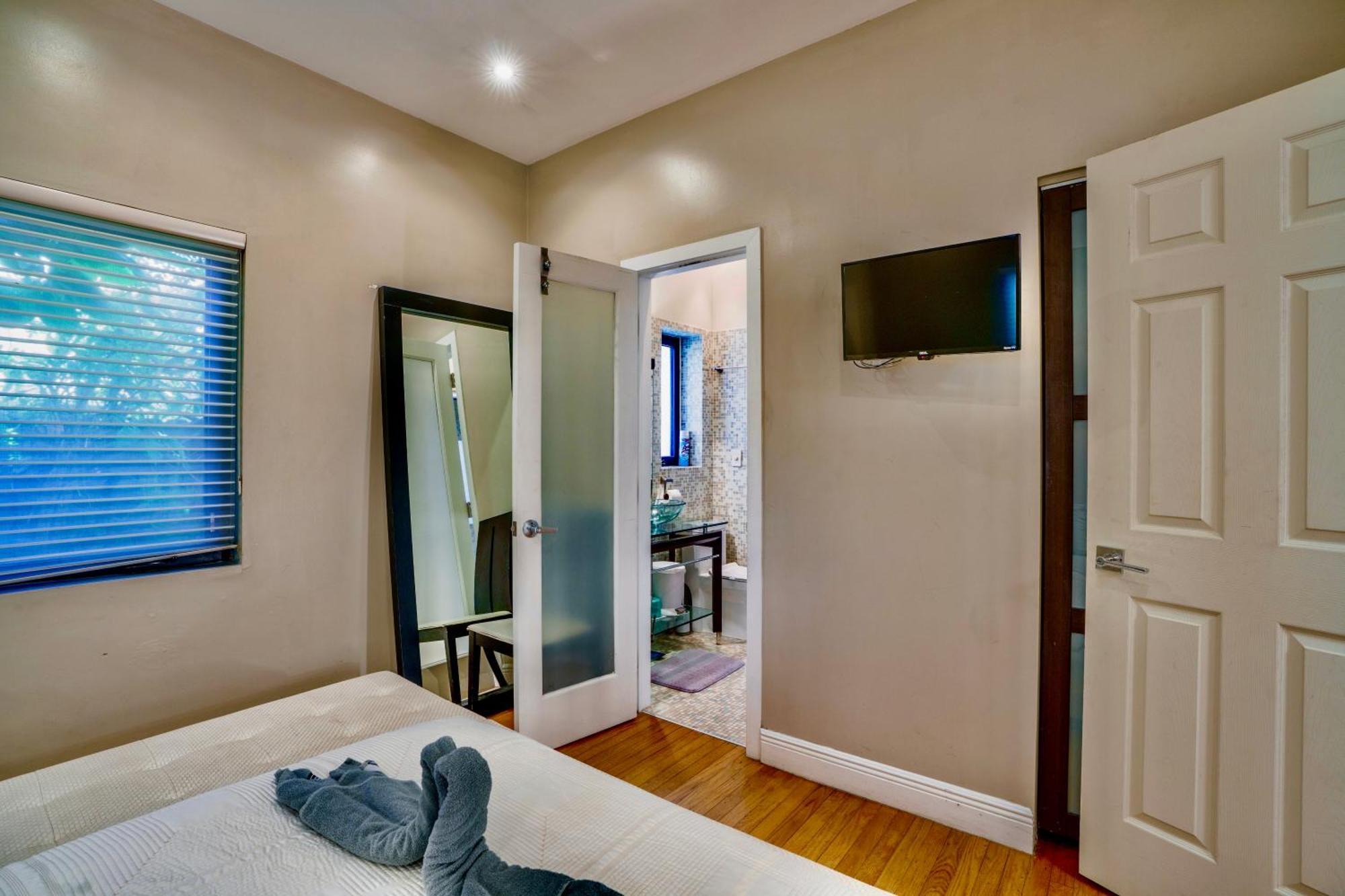 Entire Private Beautiful 2 Bedroom Plus Den House With Gated Front&Back Yard And Free Parking 10Min Drive To Miami Beach Zewnętrze zdjęcie