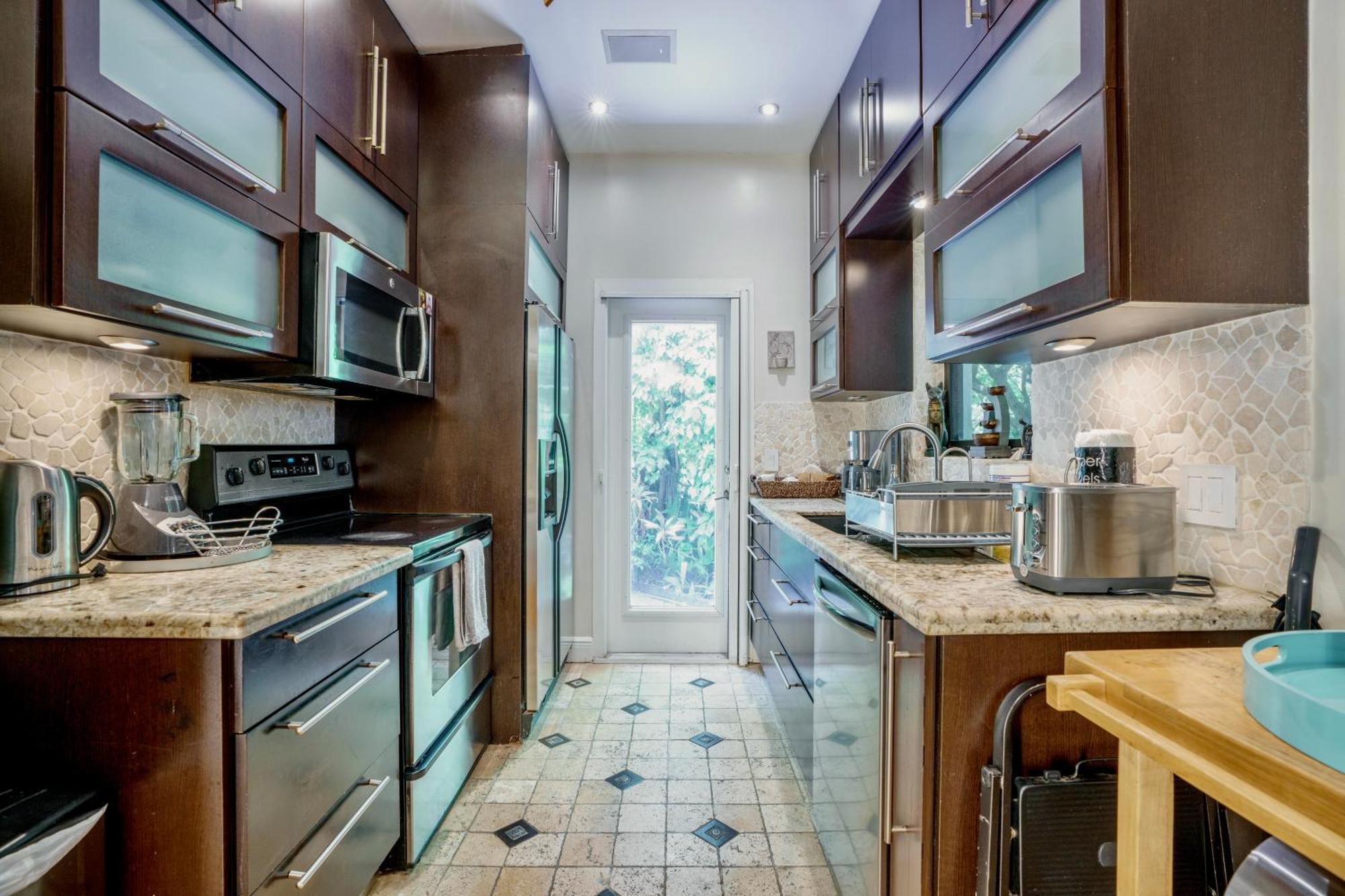 Entire Private Beautiful 2 Bedroom Plus Den House With Gated Front&Back Yard And Free Parking 10Min Drive To Miami Beach Zewnętrze zdjęcie