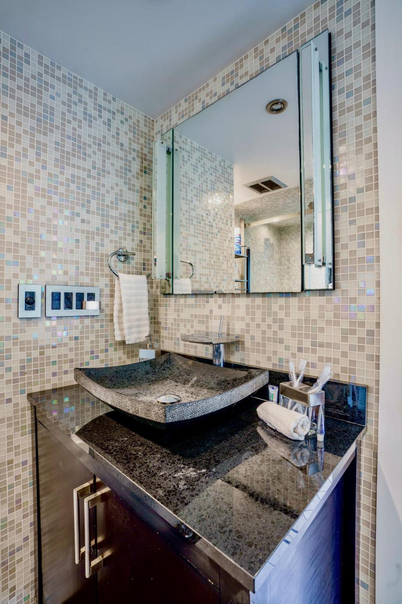 Entire Private Beautiful 2 Bedroom Plus Den House With Gated Front&Back Yard And Free Parking 10Min Drive To Miami Beach Zewnętrze zdjęcie